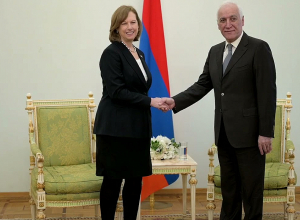 Новоназначенный посол США вручила верительные грамоты Ваагну Хачатуряну