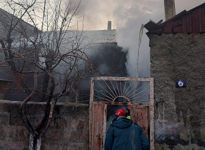 Հրդեհ է բռնկվել  Գյումրիի Պուշկինի փողոցի տներից մեկում. կա տուժած