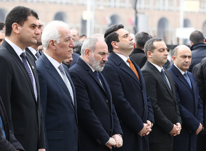 Հարգանքի տուրք 2008 թ. մարտի 1-ի զոհերի հիշատակին