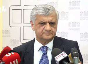 Ամենահամեստ մարդիկ են, իրենց աշխատածն օրինական է. Ղուլարյանը՝ իր ընտանիքի ունեցվածի մասին