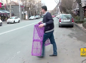 Մայրաքաղաքում շարունակվում են ապօրինի տեղադրված կանգնակների հեռացման աշխատանքները