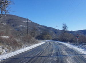 Գեղարքունիքւմ, Ջերմուկում, Սարավան-«Զանգեր» ավտոճանապարհին տեղում է ձյուն