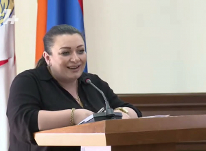 Դուք ո՞վ եք, որ լիազորությունները գերազանցեք ու ինձ պատասխանեք.Անի Խաչատրյանը՝ Արմեն Գալջյանին