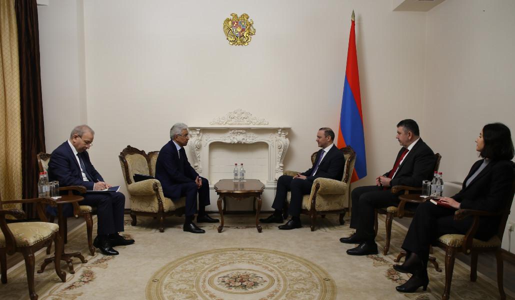 Armen Grigoryan mempresentasikan situasi di perbatasan Armenia-Azerbaijan kepada Sekretaris Jenderal CSTO