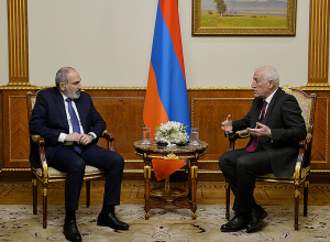 Անկախ ամեն ինչից՝ հանրության հետ հաղորդակցությունն ամենակարևորն է, որովհետև դա ունի ռազմավարական նշանակություն. Փաշինյանը` Խաչատուրյանին