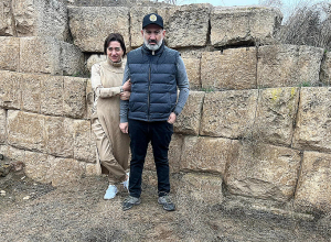 Փաշինյանը կնոջ հետ Արտաշատում էր