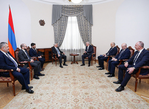 Вице-премьер Мгер Григорян принял заместителя премьер-министра Республики Беларусь Петра Пархомчика