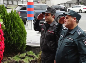 Ներքին գործերի նախարարը հարգանքի տուրք է մատուցել Արամ Մանուկյանի հիշատակին