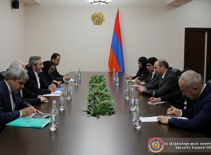 Секретарь СБ принял заместителя министра иностранных дел Исламской Республики Иран