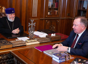Կաթողիկոսն ընդունել է Ժողովուրդների հոգևոր միասնության միջազգային հիմնադրամի նախագահին