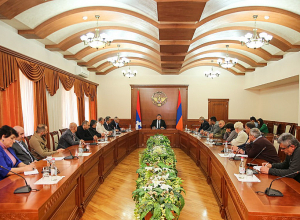 ԱՀ պետական նախարար Գուրգեն Ներսիսյանը հանդիպել է Հանրային խորհրդի անդամների հետ