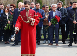 Սերժ Սարգսյանը հարգանքի տուրք է մատուցել Անդրանիկ Մարգարյանի հիշատակին