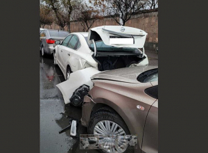 Երեւանում բախվել են «Kia Forte», «Nissan Altima» և «Volkswagen Polo» ավտոմեքենաները
