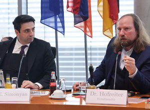 Գերմանիա այցի ընթացքում Ալեն Սիմոնյանը բարձրաձայնել է Ադրբեջանի դեմ պատժամիջոցների կիրառման անհրաժեշտության մասին