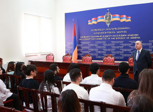 ԵՊՀ ուսանողները հանդիպել են Հակակոռուպցիոն կոմիտեի նախագահի հետ