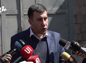 В. Варданян прекрасно знает, что у Мгера Саакяна в руке ничего не было: Рубен Меликян