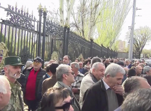 ՈՒՂԻՂ․ Հանրահավաք ԱԺ-ի դիմաց երկու պահանջով՝ Արցախի ճանաչում և իշխանությունների հեռացում