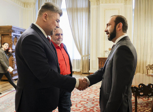 ՀՀ ԱԳ նախարարը հանդիպել է Ռումինիայի Պատգամավորների պալատի նախագահի հետ