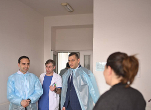 Մայրության տոնը սկսվում է ծննդատնից․ Տիգրան Ավինյանի գրառումը