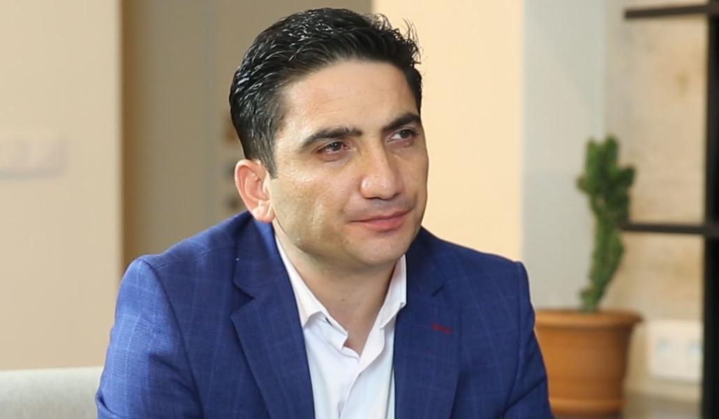 Նաիրի Հոխիկյան