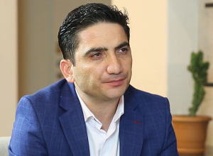 Դատավորին վիրավորելու համար Նաիրի Հոխիկյանին մեղադրանք է ներկայացվել