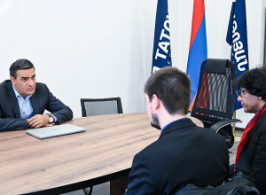 Ադրբեջանական զինծառայողները կոպտորեն խախտում են սահմանային բնակիչների իրավունքները․ Թաթոյանը՝ միջազգային լրագրողներին