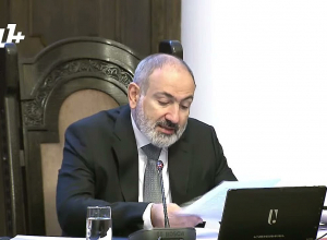 Мы продолжаем придерживаться политики решения всех вопросов путём переговоров