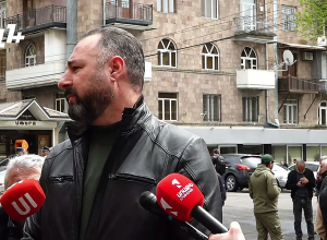 Они обиделись на родителей и бойкотируют нас, я так понял