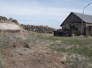 Բնակիչները գիշերը պահպանական գոտու տարածքում իրականացրել են խաչքարի հիմքի նախապատրաստում