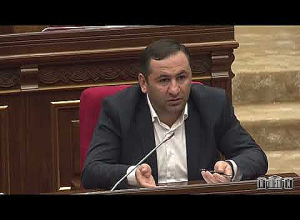 Бессмысленно асфальтируете без дренажа, просто окрашиваете улицу в чёрный цвет