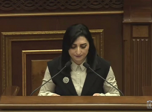 Я не сойду с этой трибуны, я провожу политическую акцию: заседание НС прервалось