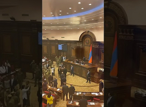 Напряжённая ситуация, драка в НС: Что произошло, когда отключили прямую трансляцию