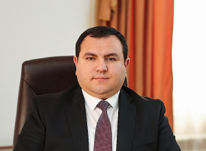 Պետական բյուջեից աշխատավարձ ստացողներս պետք է սատար կանգնենք դժվար կացության մեջ հայտնված մեր հայրենակիցներին․ ԱՀ պետնախարար