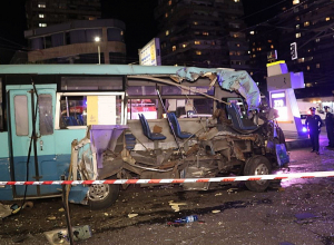 Ավտովթար՝ թիվ 67 երթուղին սպասարկող ավտոբուսի մասնակցությամբ․ վարորդը հոսպիտալացվել է (լուսանկարներ)