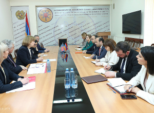 Նախարար Նարեկ Մկրտչյանն ընդունել է Հայաստանում ԱՄՆ դեսպան Քրիստինա Քվինին