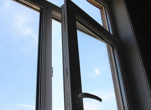 Քննչական կոմիտեն Շիրակացու Ճեմարանի 4-րդ հարկից երեխայի ցած նետվելու դեպքի մասին