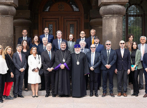 Կաթողիկոսն ընդունել է Արգենտինայից ժամանած պատվիրակությանը