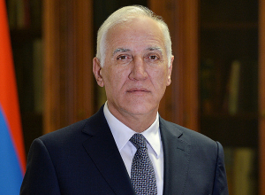 Բոլոր խնդիրները հնարավոր է լուծել միասնական, անդուլ ու նվիրված աշխատանքի արդյունքում․ նախագահի ուղերձը