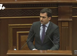 Все те, кто... Аршакян продолжил выступление Агвана Варданяна