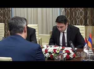 Ален Симонян встретился со спикером парламента Сербии в Анкаре