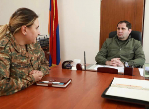 Սուրեն Պապիկյանն առանձնազրույցներ է ունեցել զորամասի սպայական կազմի հետ