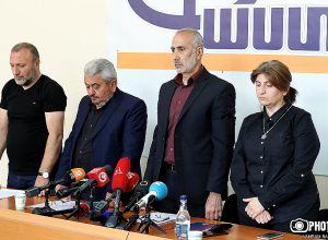 44-օրյա պատերազմում զոհված զինծառայողների ծնողները հայտարարություն են անում. ՈւՂԻՂ