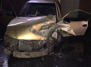 Ավտովթար «Փեթակ» առևտրի կենտրոնի մոտակայքում