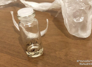 Սննդի տարայից հայտնաբերվել է պոլիէթիլենային թաղանթով փաթեթավորված ապակյա սրվակ՝ թմրանյութին նմանվող հեղուկով