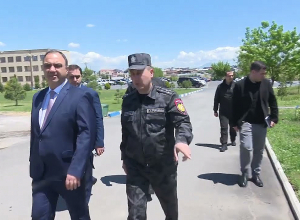 ՆԳ նախարարն այցելել է ոստիկանության զորքեր․ կայացել է աշխատանքային խորհրդակցություն