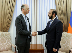 Начался визит министра по европейским делам Великобритании в Армению