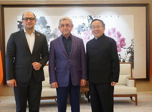 Սերժ Սարգսյանն այցելել է ՀՀ-ում Չինաստանի դեսպանություն
