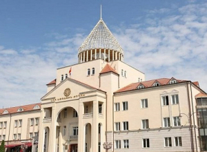 Незамедлительно прекратить начатые переговоры до установления полного прекращения огня на линии соприкосновения с Арцахом и на границах РА: НС Арцаха