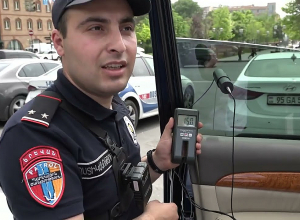 Մեքենաների առջևի կողային ապակիների լուսաթափանցելիությունը պետք է կազմի առնվազն 70%