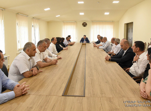 Араик Арутюнян посетил Верховный суд Арцаха и встретился с судьями